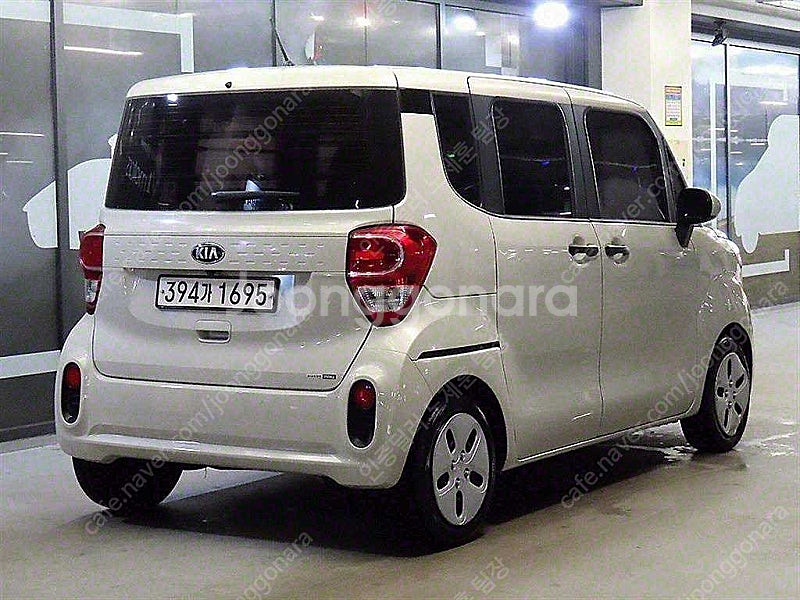 레이 중고 가격 더 뉴 레이 흰색 2018년식 2인승 밴 고급형 중고차판매--5